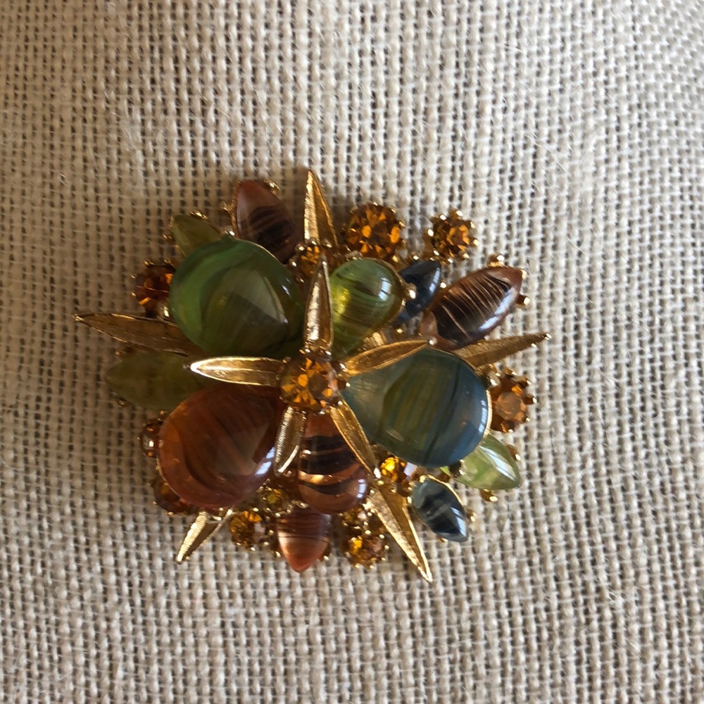 Vintage Signed ART brooch